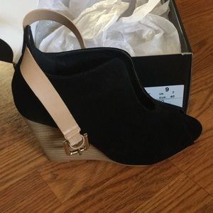 Black/Tan Wedges